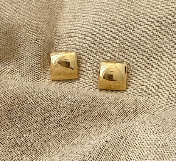 BRINCO QUADRADO LISO