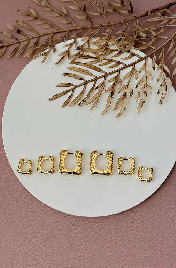 TRIO DE ARGOLAS QUADRADO VAZADO COM BOLINHAS