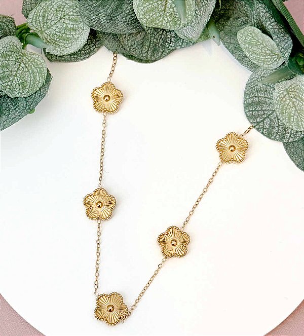 COLAR FLORES TRABALHADAS GOLD INSP - AÇO 316L