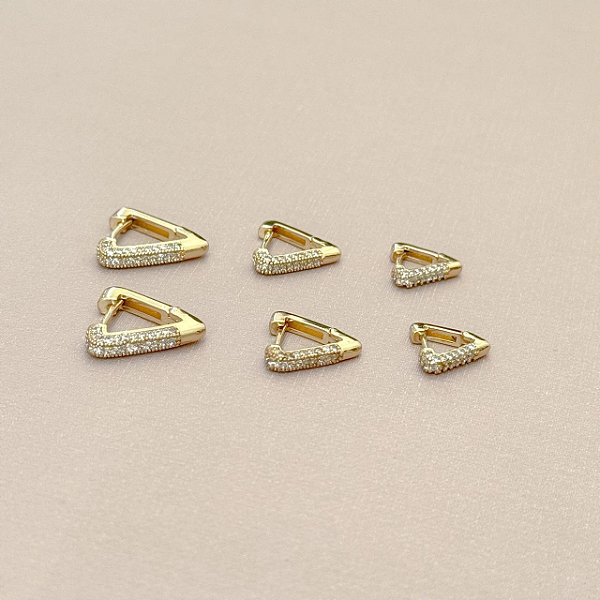 TRIO DE ARGOLAS FORMATO V ZIRCÔNIAS GOLD