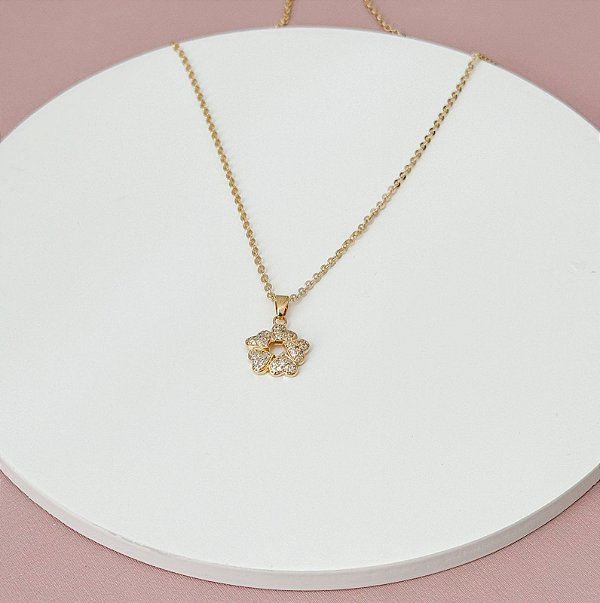 COLAR FLOR CORAÇÕES CRAVEJADO