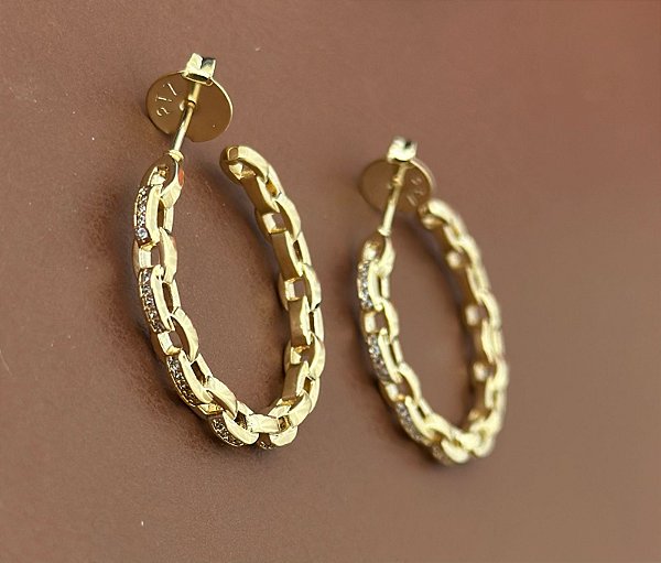 BRINCO ARGOLA MÉDIA CORRENTE ZIRCÔNIAS