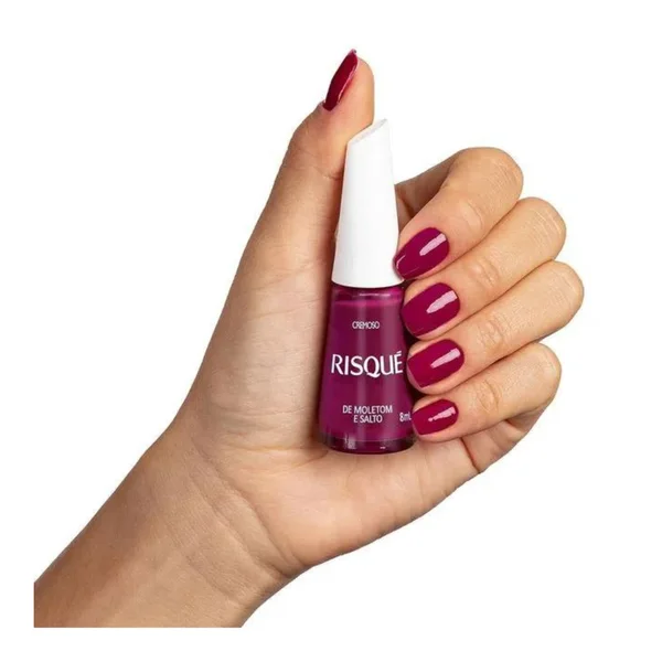 ESMALTE RISQUE DE MOLETOM E SALTO