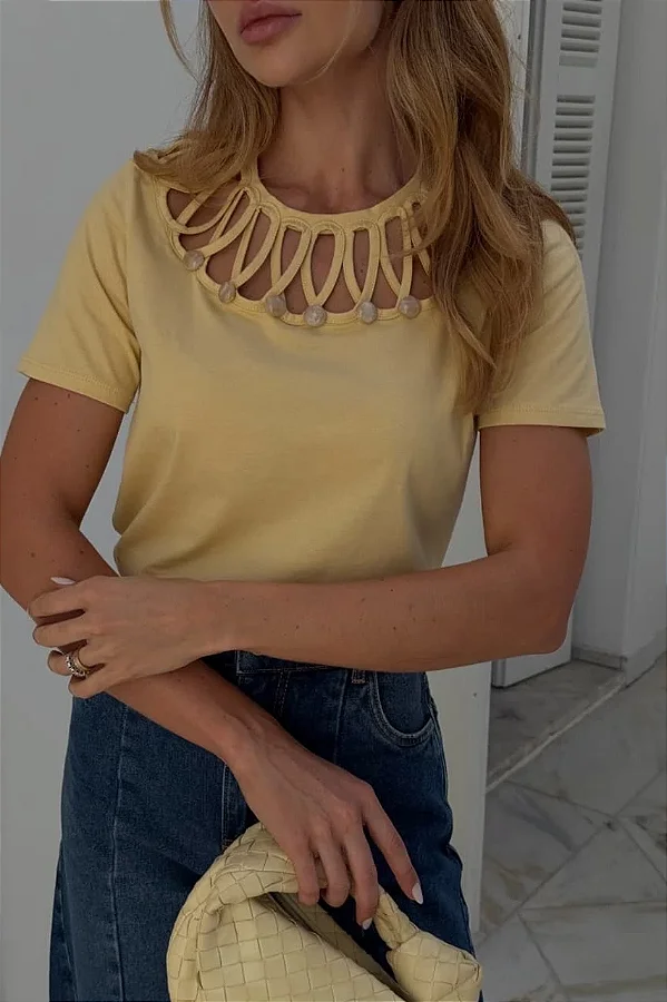 T-Shirt Detalhes Vazados