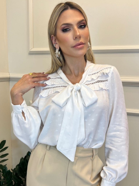 Camisa Babados e Laço