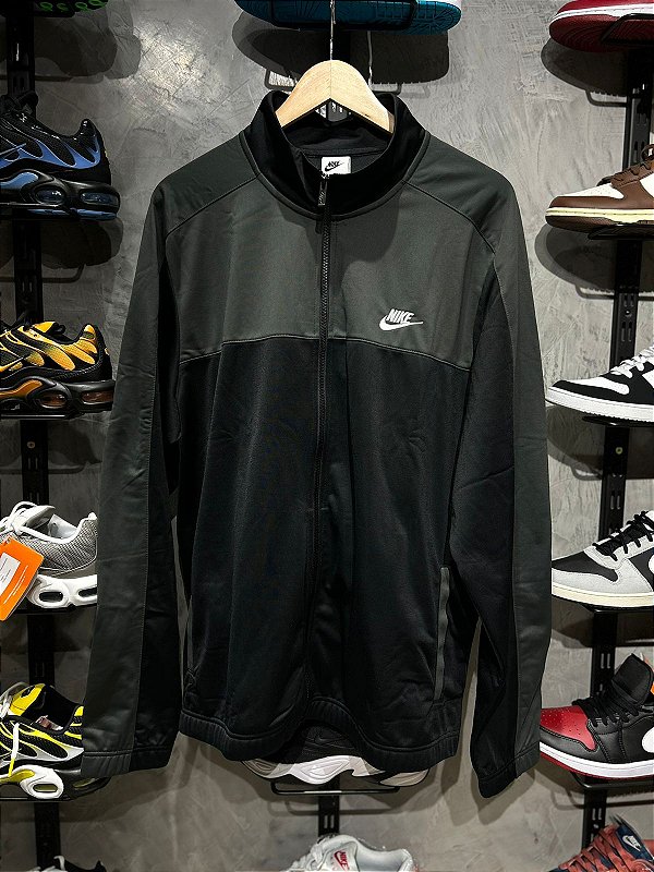 JAQUETA NIKE SPORTSWEAR ESSENTIALS PRETO