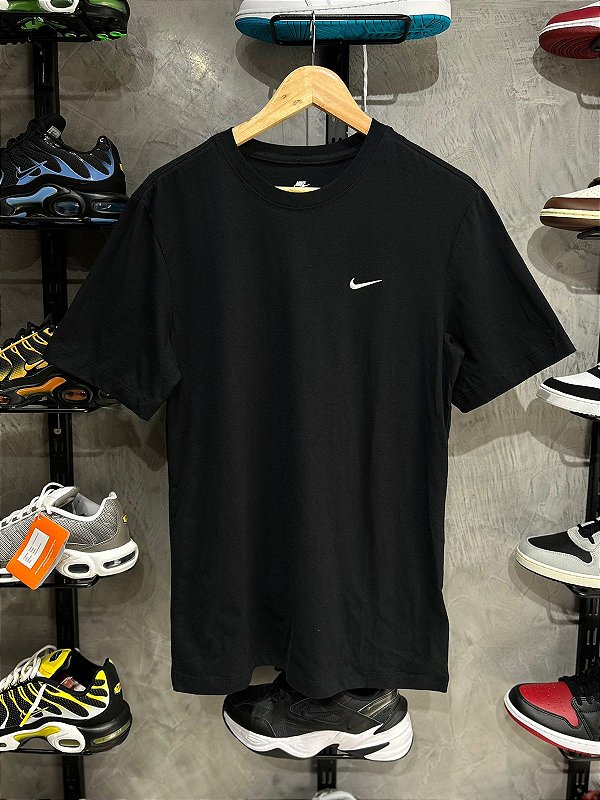 CAMISETA NIKE MINI SWOOSH PRETO
