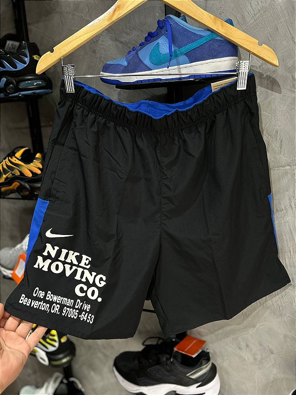 Short Nike Moving Co.