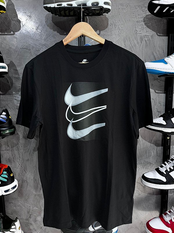 Camiseta Nike Triple Swoosh Preta