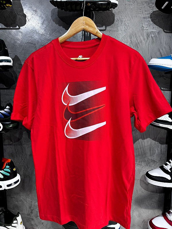 Camiseta Nike Triple Swoosh Vermelha
