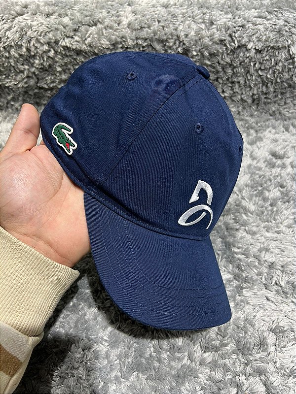 BONÉ LACOSTE SPORT NOVAK DJOKOVIC AZUL MARINHO