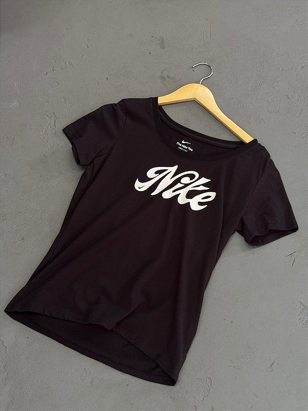 CAMISETA NIKE FLOWER PRETA