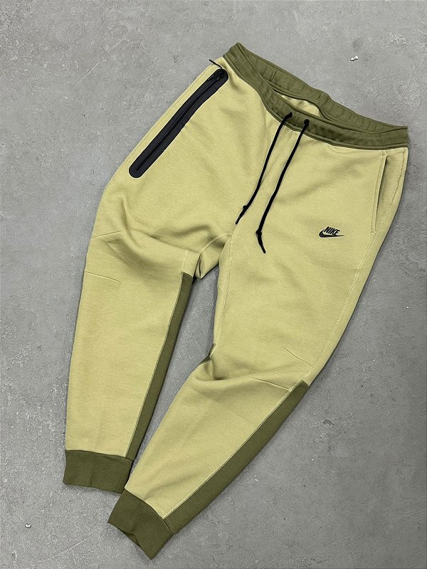 CALÇA NIKE TECH FLEECE VERDE MUSGO