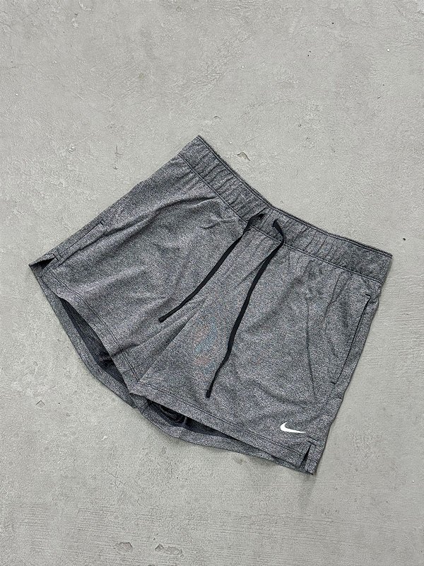SHORT NIKE DRI FIT CINZA GRANULADO FEMININO