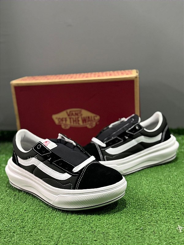 TÊNIS VANS OLD SKOOL OVERT PRETO