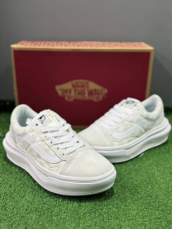 TÊNIS VANS OLD SKOOL OVERT OF WHITE