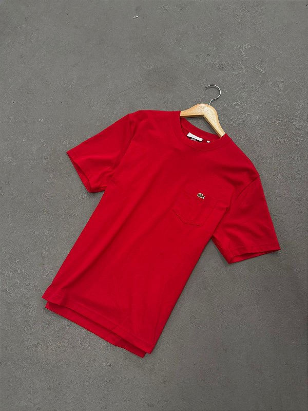Camiseta Lacoste Classic Fit com Bolso ( Vermelha)
