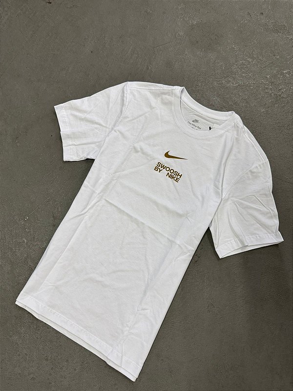 Camiseta Nike Swoosh By Nike Masculina (Branca)