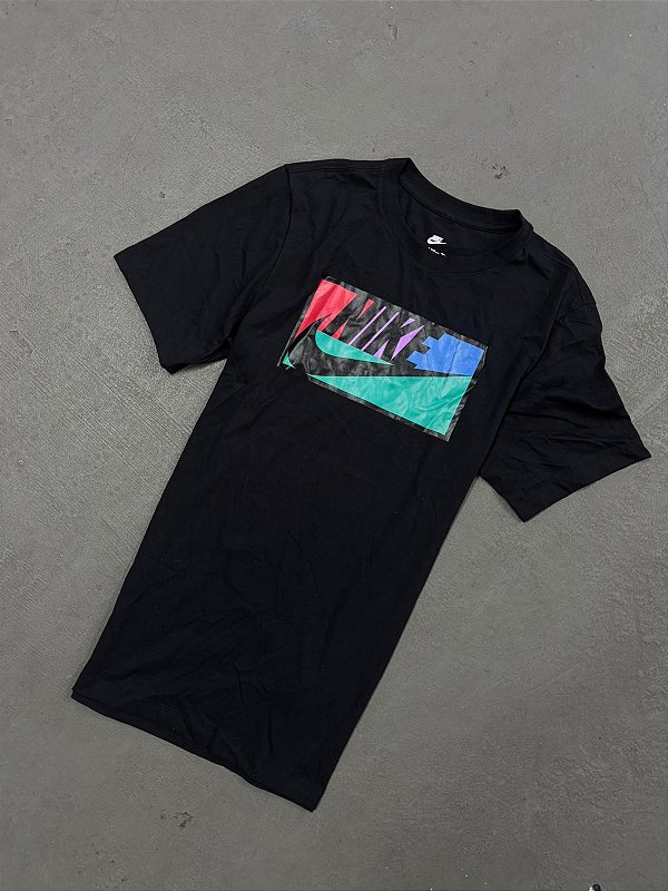 CAMISETA NIKE GRAPHIC TEE PRETA