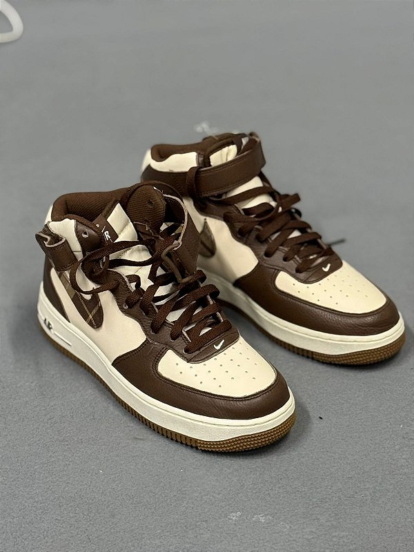 TÊNIS NIKE AIR FORCE 1 MID LX MARROM