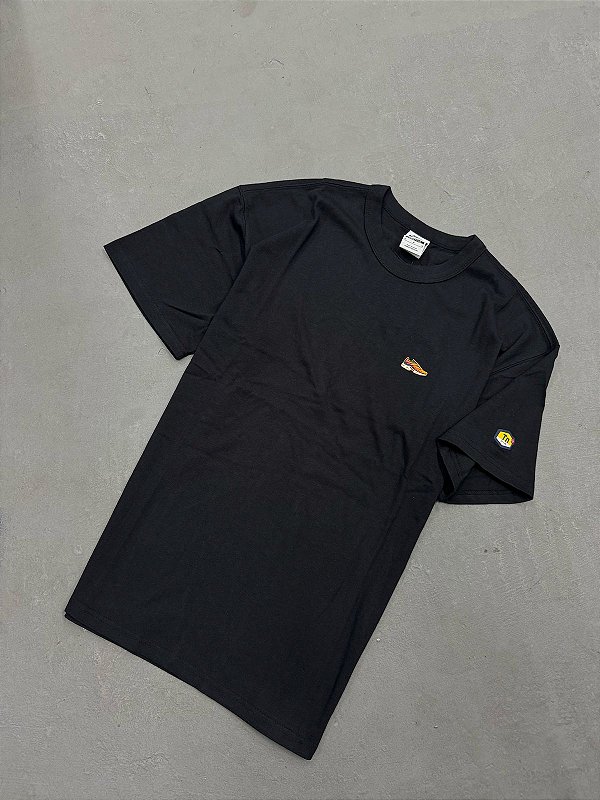 CAMISETA NIKE AIR MAX PLUS "PIMENTO" PRETA