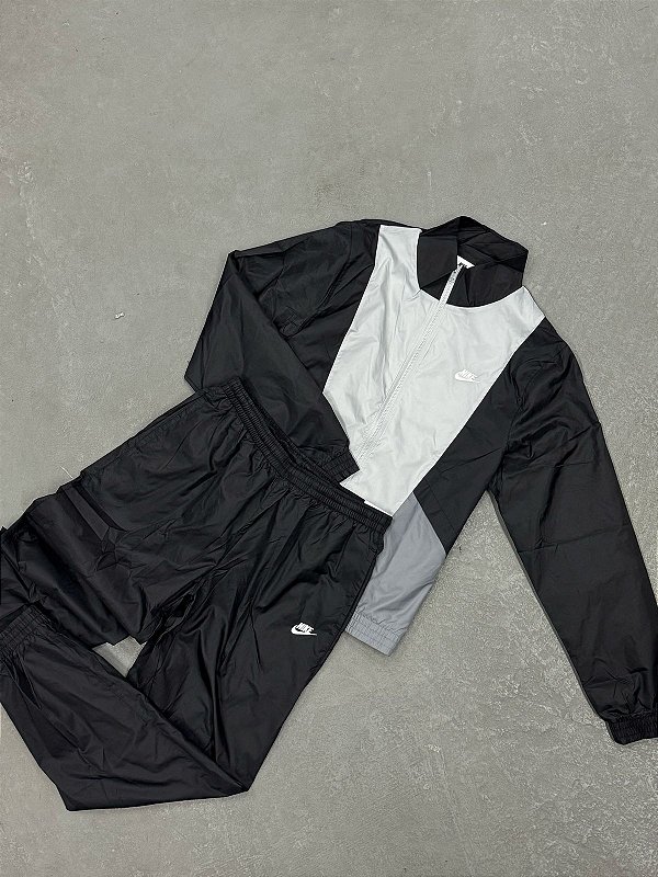 Conjunto Nike Club Woven (Cinza/Preto)
