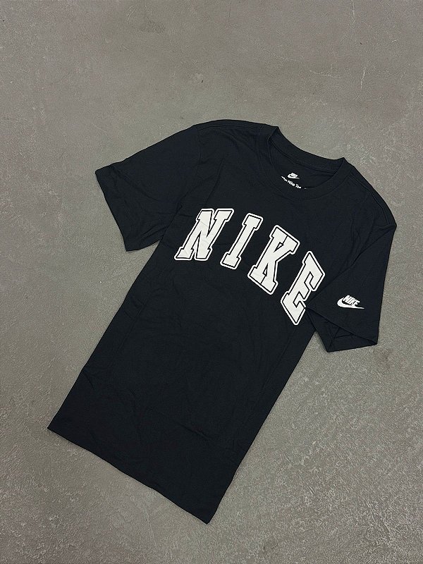CAMISETA NIKE SPORTSWEAR CLUB PRETA