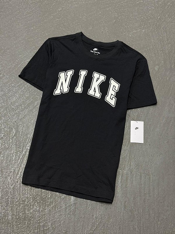 CAMISETA NIKE SPORTSWEAR CLUB PRETA