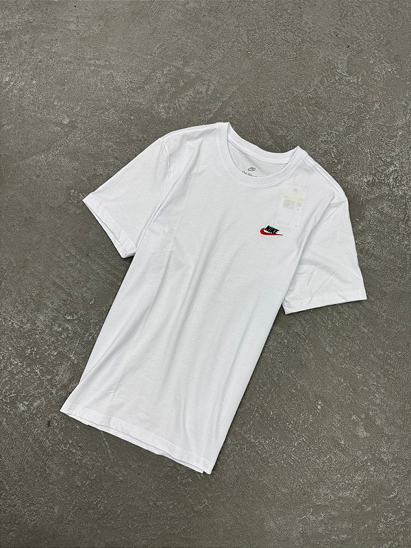 Camiseta Nike Sportswear Club Branca
