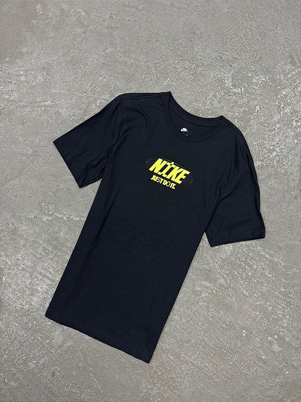CAMISETA NIKE SPORTSWEAR "JDI Worldwide Tee" Preta