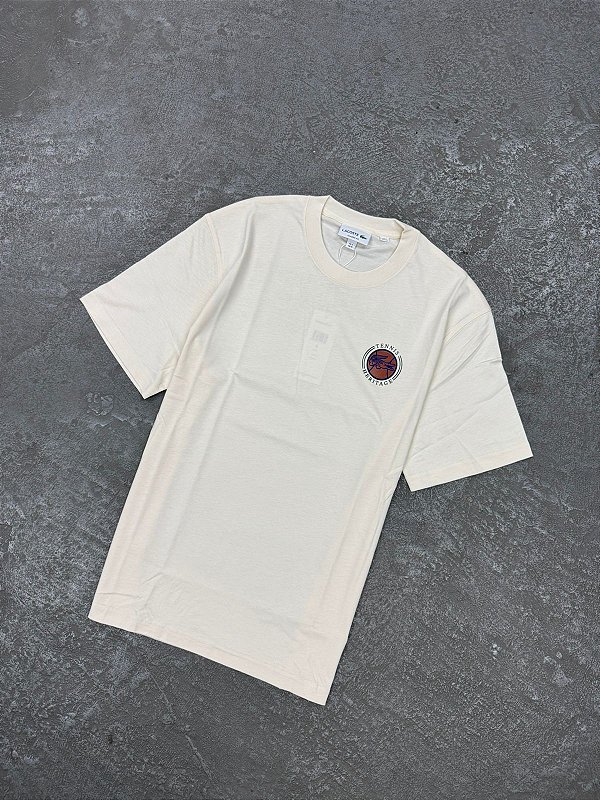 CAMISETA LACOSTE HERITAGE BEGE
