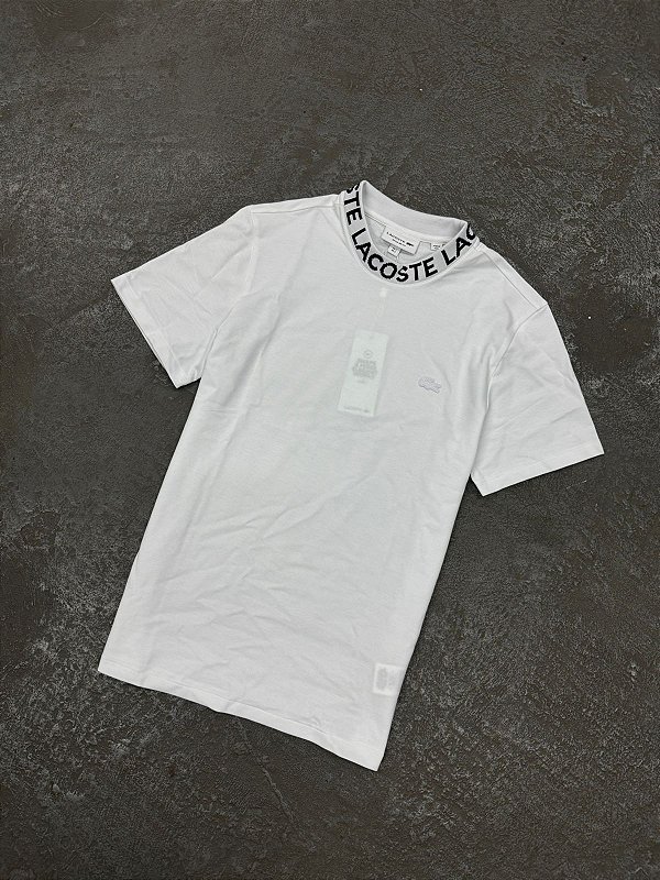 CAMISETA LACOSTE GOLA ASSINATURA