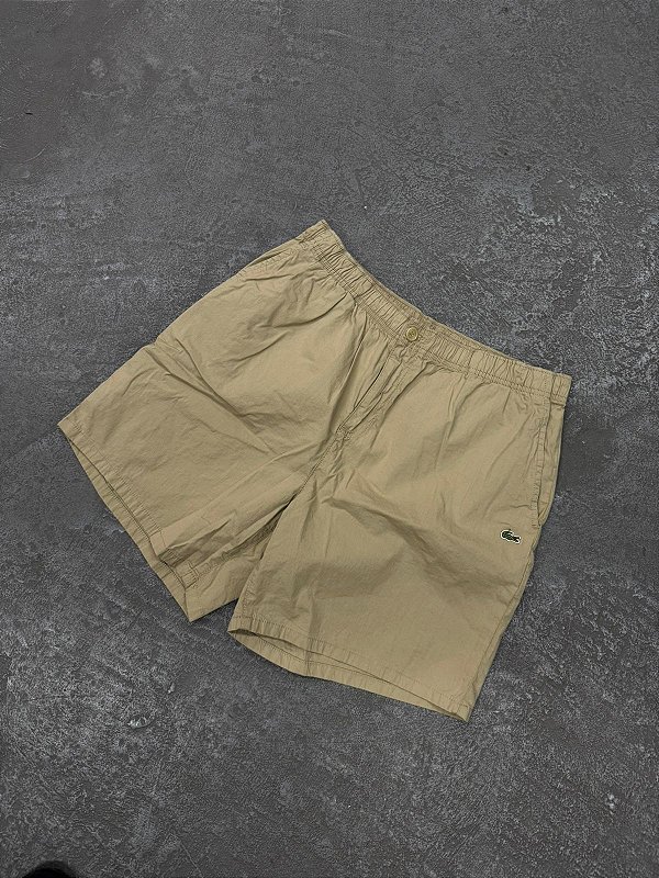 Bermuda Lacoste Relaxed Fit em Gabardine Caqui
