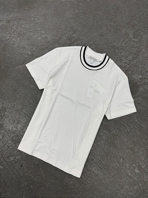 Camiseta Lacoste de Piqué com Gola Listrada em Stretch (Branca)