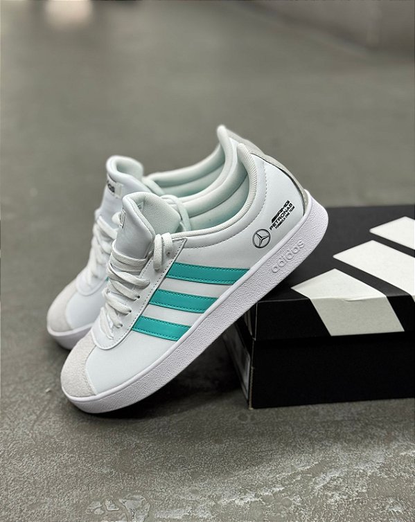 TÊNIS ADIDAS MERCEDES AMG MOTORSPORT VL COURT BRANCO