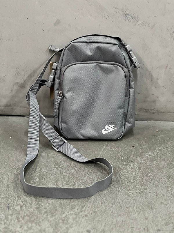 Bolsa  Nike Transversal Heritage Cinza
