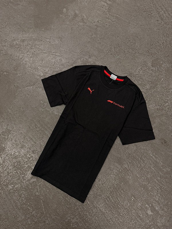 Camiseta Puma F1 Ess+ Relaxed Graphic (Preta)