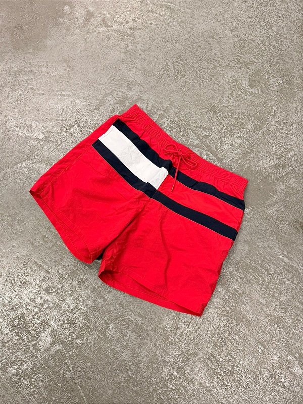 Short Tommy Hilfiger Listrado (Vermelho/Preto/Branco)
