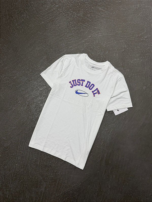 Camiseta Nike Sportswear M Nsw Tee 6 (Branca)