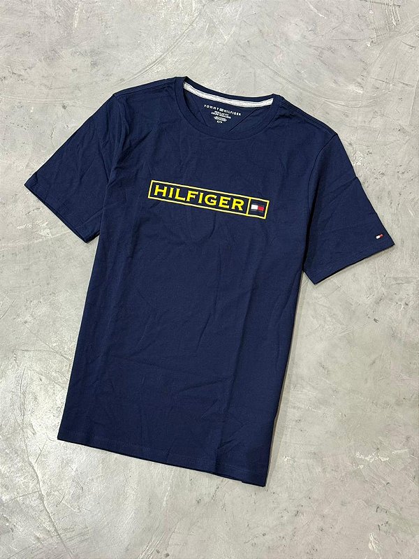 CAMISETA TOMMY HILFIGER LETREIRO AZUL