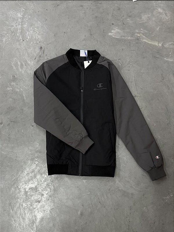 JAQUETA CHAMPION ACTIVE BOMBER LOGO PATCH (PRETA/CINZA)