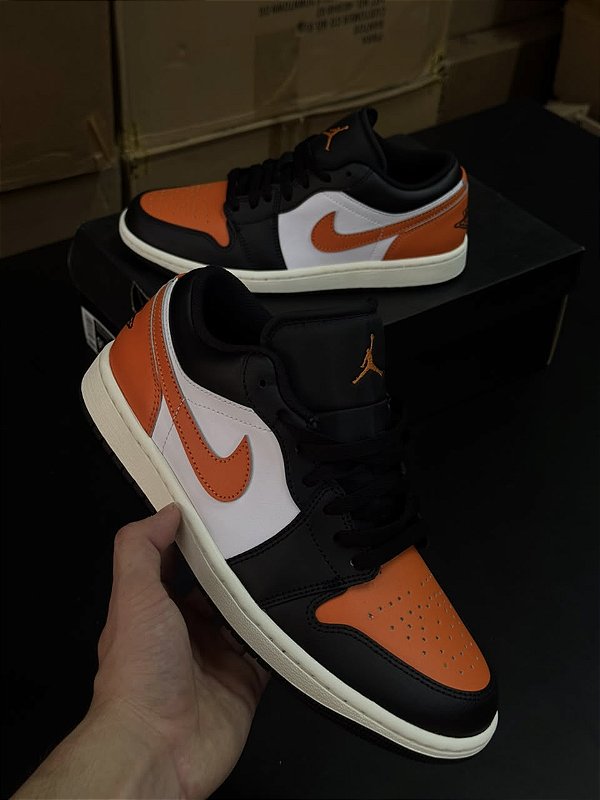 TÊNIS AIR JORDAN 1 LOW PRETO/LARANJA