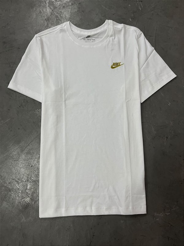 CAMISETA Nike Sportswear Club (BRANCA/DOURADA)