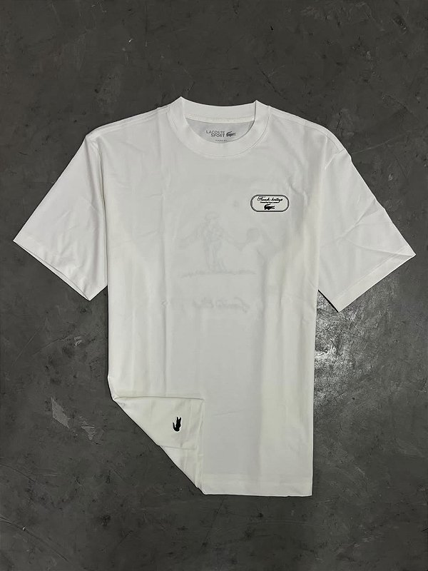Camiseta de Tênis Ultra Dry com Estampa Heritage (BRANCA)