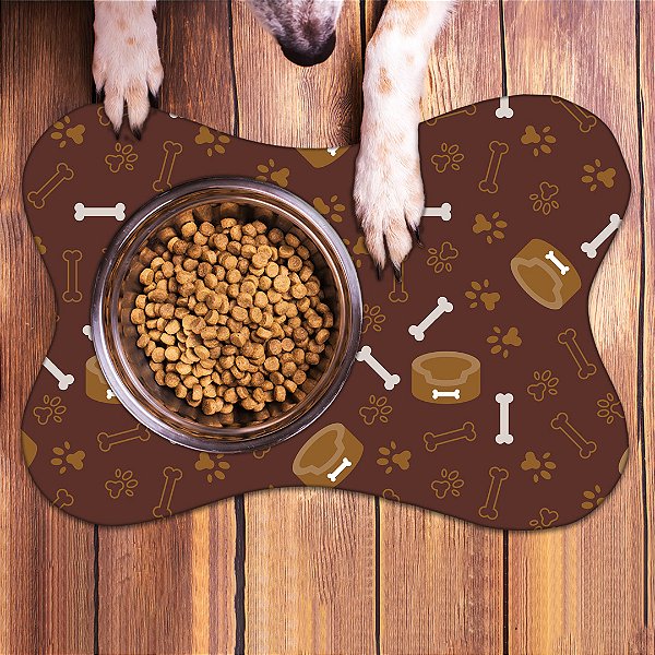 Tapete ossinho para potinhos dos pets comedouro Estampa Patinhas e Potes Fundo Marrom 33 cm x 46 cm