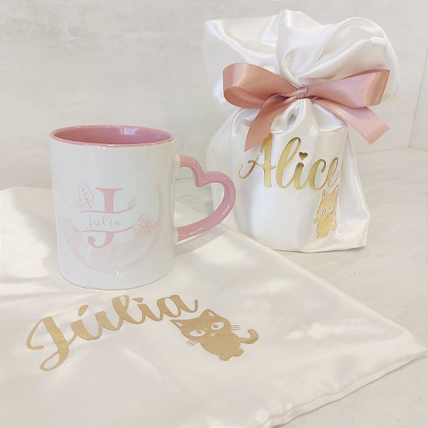 Caneca personalizada em saquinho de cetim personalizado