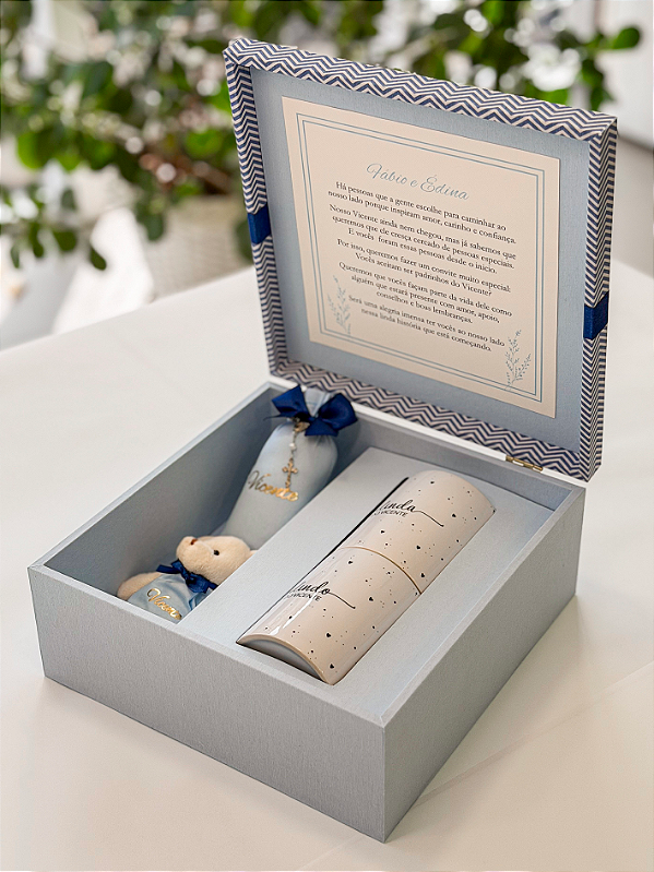Caixa convite para padrinhos – Canecas personalizadas, chaveiro ursinho e sachê