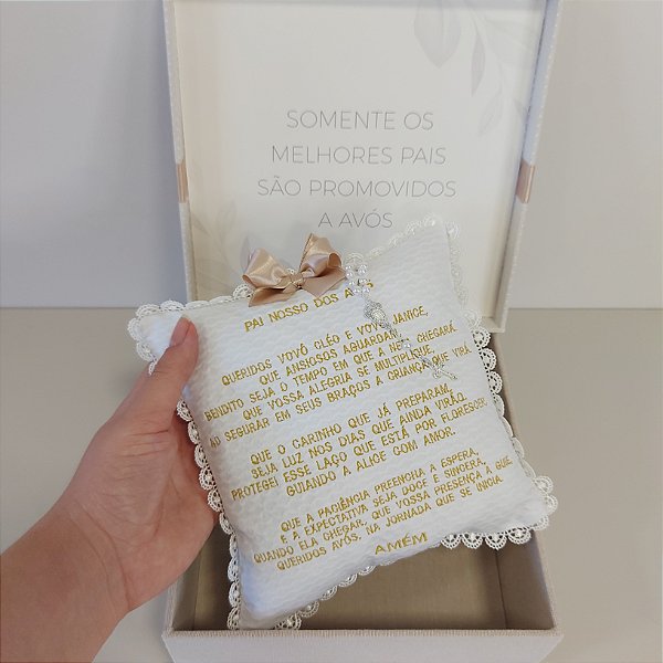 Caixa revelação de gravidez - almofada bordada frente e verso
