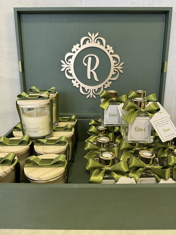 Caixa personalizada com 10 velas aromáticas e 10 aromatizadores 50ml