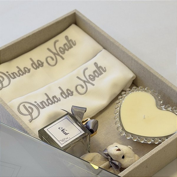 Caixa convite para padrinhos - Tampa de vidro fumê - Toalinhas, aromatizador, vela e chaveiro ursinho